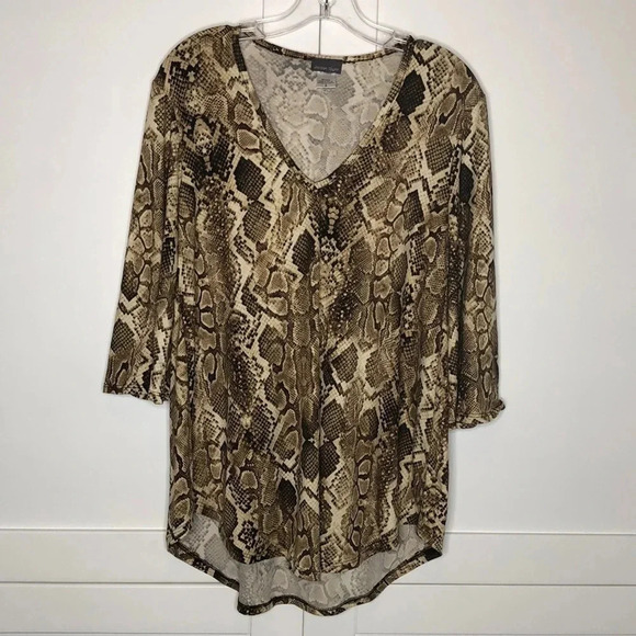 🌸NEW🌸 JORDAN TAYLOR Snake Print Top - Picture 1 of 7